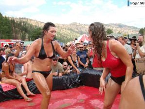 Women's Show Wrestling. Thumb 14