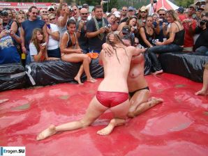 Women's Show Wrestling. Thumb 18