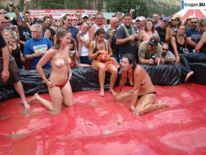 Women's Show Wrestling. Thumb 40