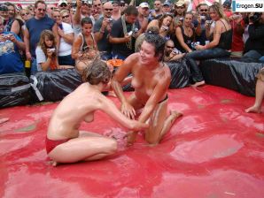 Women's Show Wrestling. Thumb 43