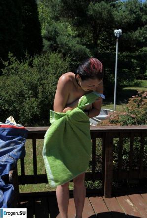 Нудистки впали в детство. Эскиз 26