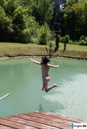 Нудистки впали в детство. Эскиз 7