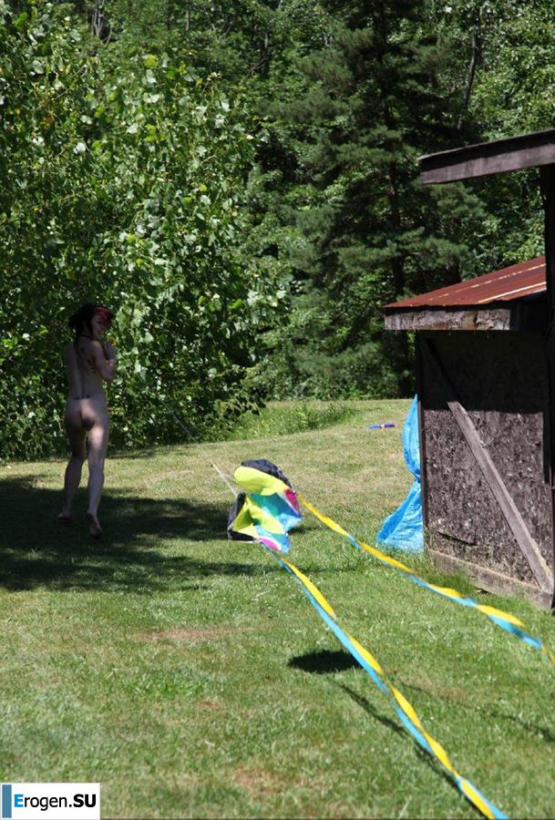 Нудистки впали в детство. Часть 2. Фото 34