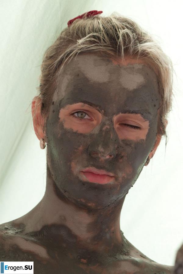 Голые в грязи. Фото 16