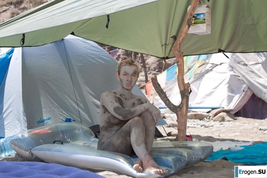 Голые в грязи. Фото 22