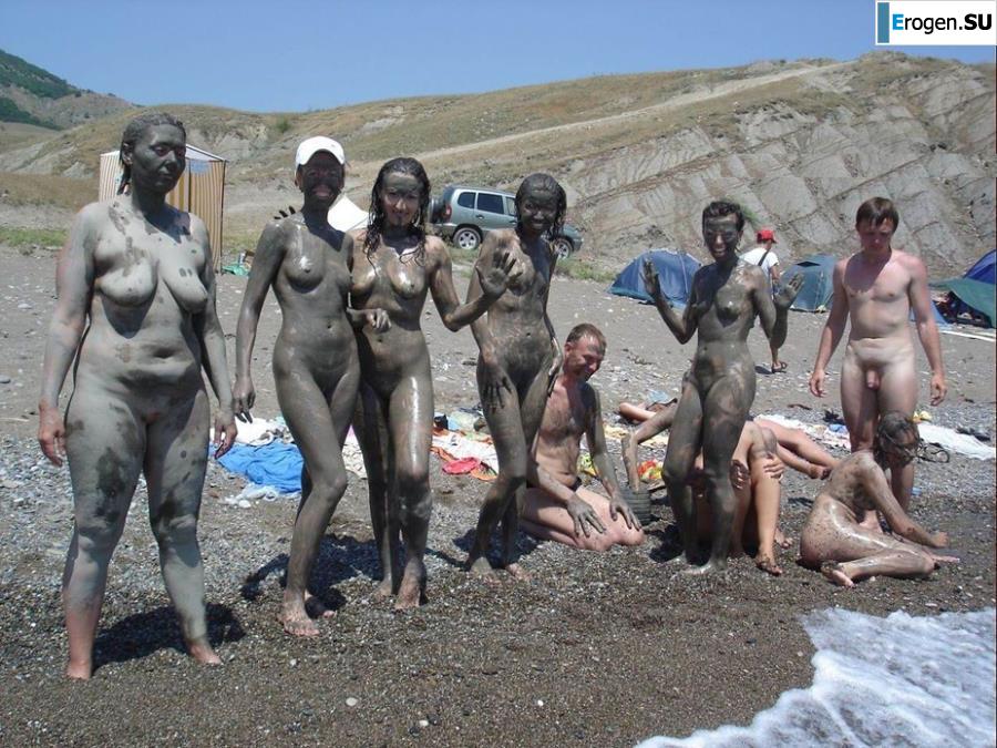 Голые в грязи. Фото 33