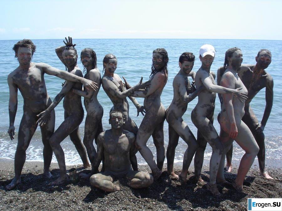 Голые в грязи. Фото 36