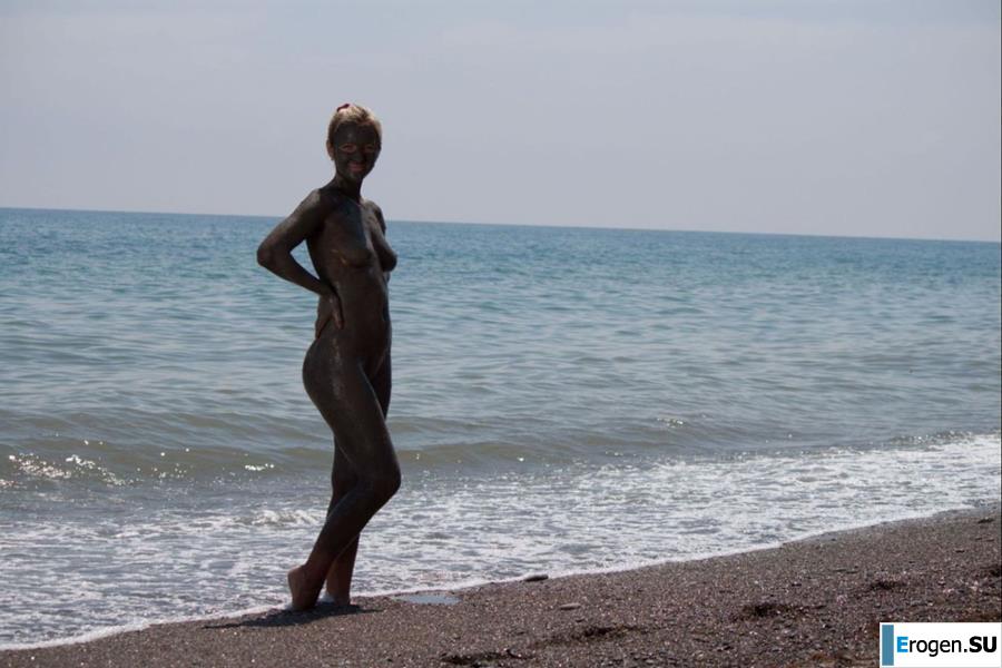 Голые в грязи. Фото 4