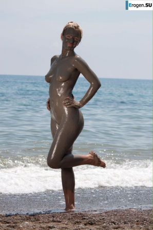 Голые в грязи. Эскиз 10