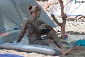 Голые в грязи. Эскиз 17