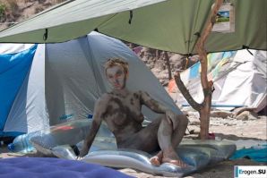 Голые в грязи. Эскиз 21