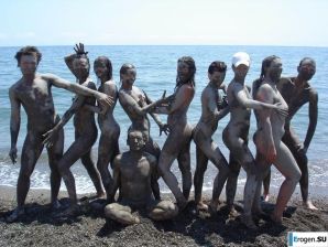 Голые в грязи. Эскиз 36