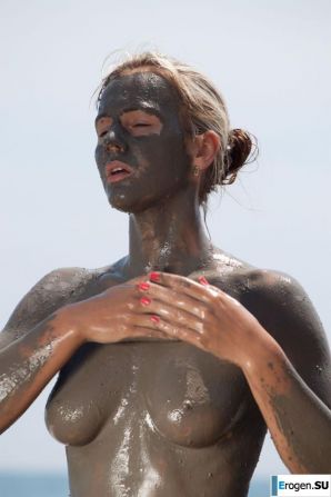 Голые в грязи. Эскиз 7