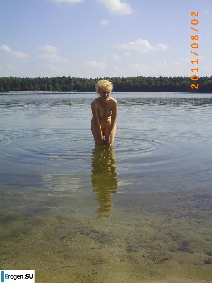 Рыжая старушка-нудистка. Фото 5