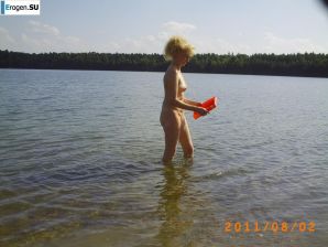 Redhead nudist old woman. Thumb 10