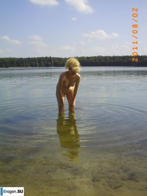 Redhead nudist old woman. Thumb 16