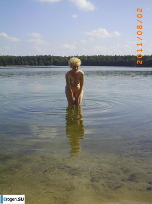 Redhead nudist old woman. Thumb 5