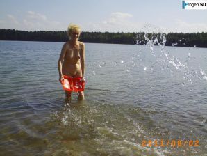 Redhead nudist old woman. Thumb 7