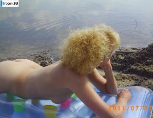 Redhead nudist old woman. Thumb 9