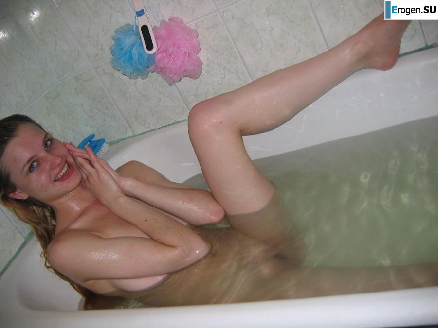 Thin blonde with big breasts. Photo 3