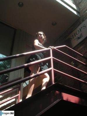 Lady under the Christmas Tree. Thumb 5