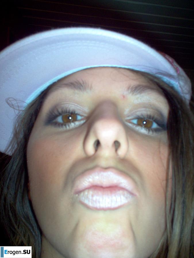 Очаровательная брюнетка в домашней и студийной фотосессии. Фото 22