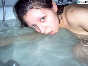 Очаровательная брюнетка в домашней и студийной фотосессии. Эскиз 20