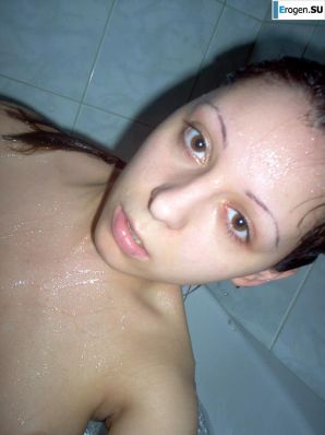 Очаровательная брюнетка в домашней и студийной фотосессии. Эскиз 23