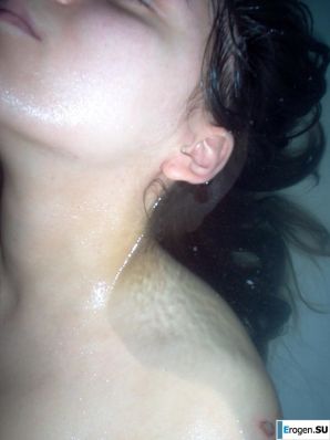 Очаровательная брюнетка в домашней и студийной фотосессии. Эскиз 37