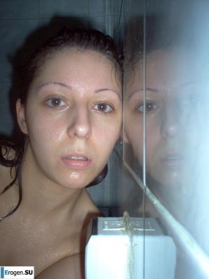 Очаровательная брюнетка в домашней и студийной фотосессии. Эскиз 38