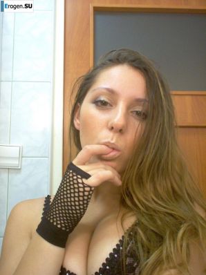 Очаровательная брюнетка в домашней и студийной фотосессии. Эскиз 6