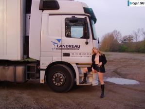 Французская би - эксгибиционистка. Часть 2. Эскиз 32