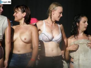 Tits and some pussies at rock concerts. Thumb 17