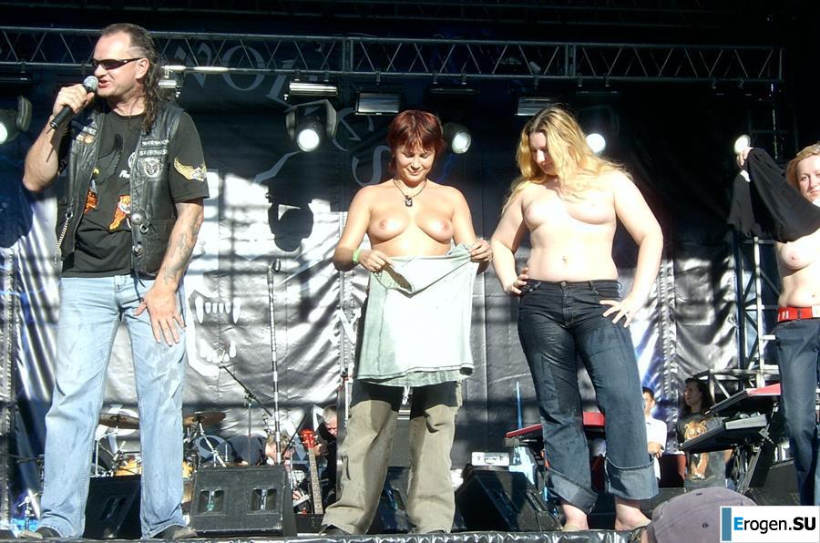 Сиськи и немного писек на рок-концертах. Часть 2. Фото 20