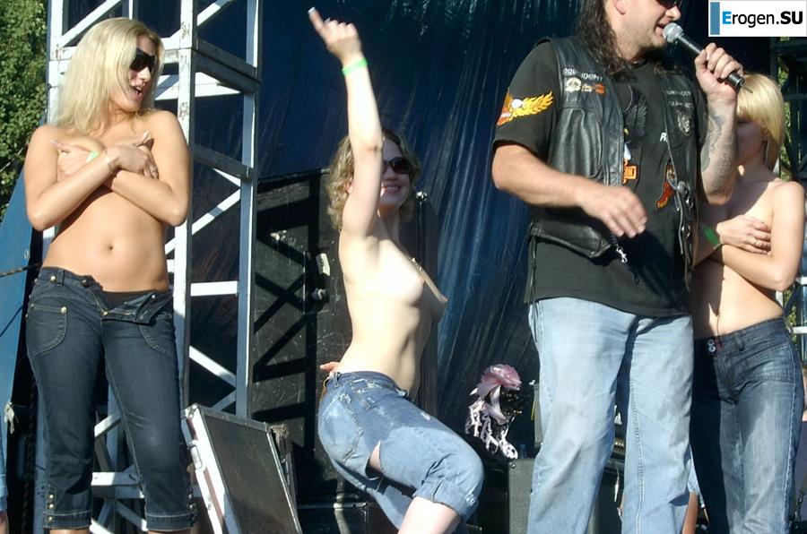 Сиськи и немного писек на рок-концертах. Часть 2. Фото 24