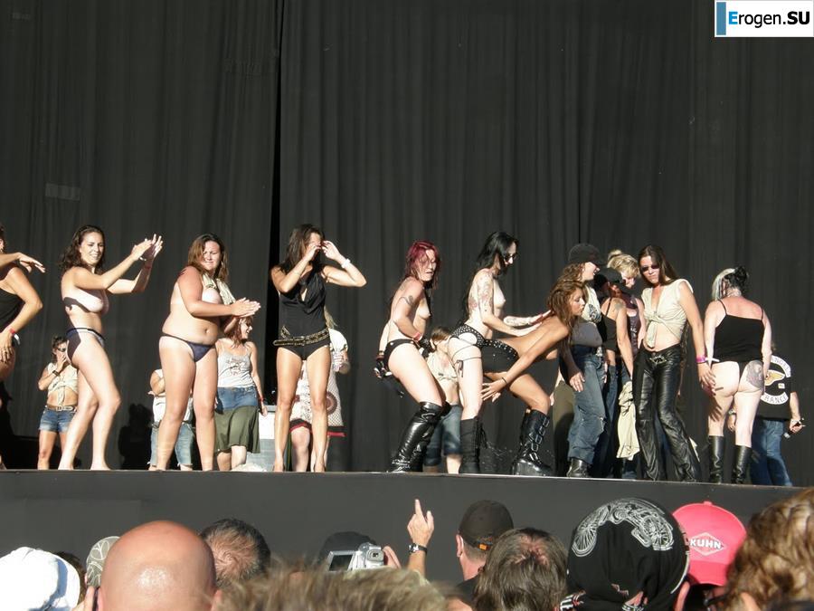 Сиськи и немного писек на рок-концертах. Часть 2. Фото 5