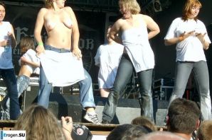 Сиськи и немного писек на рок-концертах. Часть 2. Эскиз 13