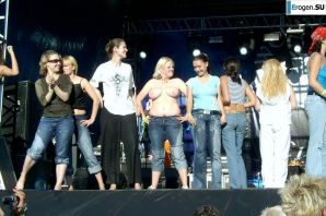 Сиськи и немного писек на рок-концертах. Часть 2. Эскиз 17