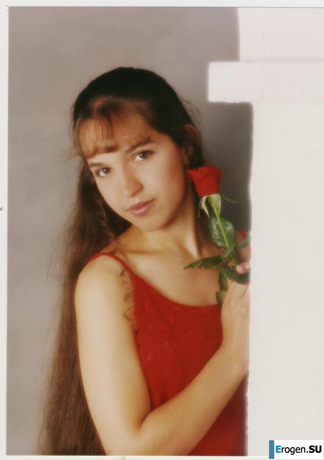 Almost retro-archive of the depraved brunette. Photo 5