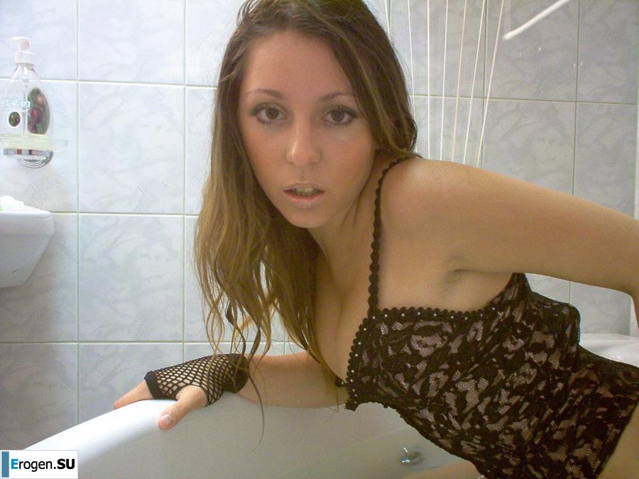 Очаровательная брюнетка в домашней и студийной фотосессии. Часть 3. Фото 40