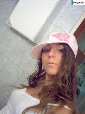 Очаровательная брюнетка в домашней и студийной фотосессии. Часть 3. Эскиз 23