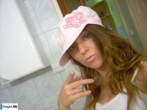 Очаровательная брюнетка в домашней и студийной фотосессии. Часть 3. Эскиз 26