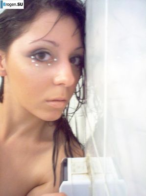 Очаровательная брюнетка в домашней и студийной фотосессии. Часть 3. Эскиз 32