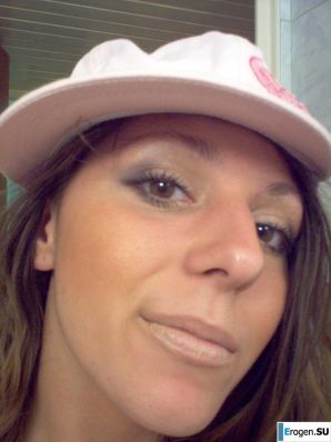 Очаровательная брюнетка в домашней и студийной фотосессии. Часть 3. Эскиз 34