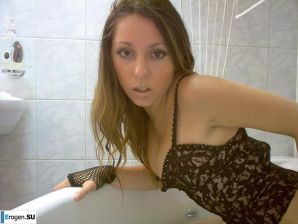 Очаровательная брюнетка в домашней и студийной фотосессии. Часть 3. Эскиз 40