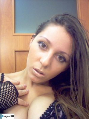 Очаровательная брюнетка в домашней и студийной фотосессии. Часть 3. Эскиз 8