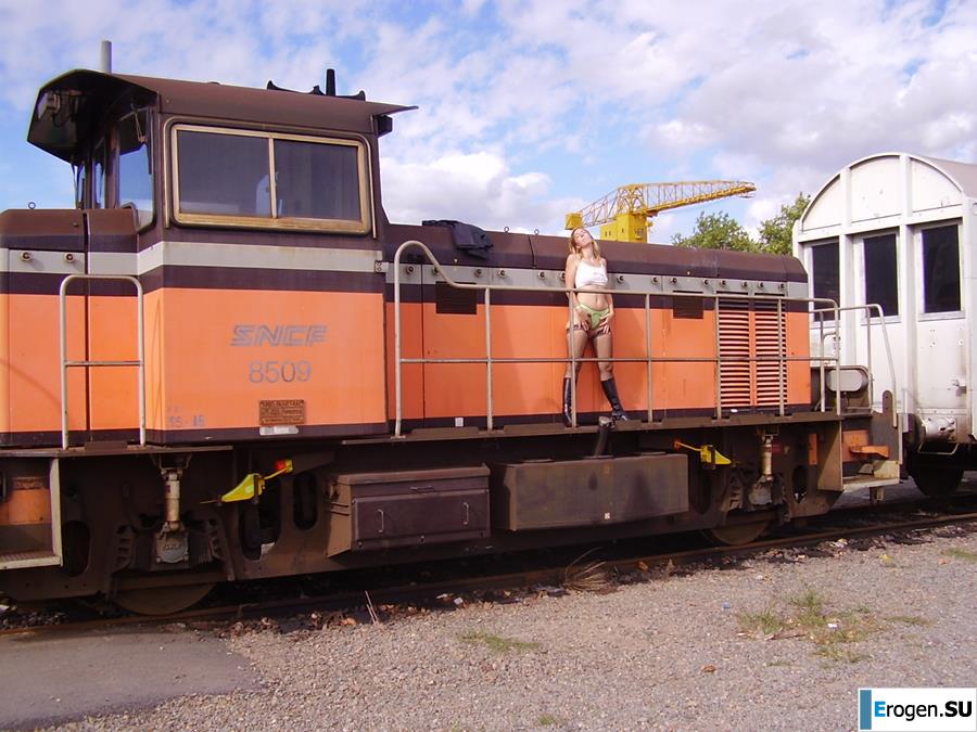 French Bi - Exhibitionist. Part 5. Photo 4