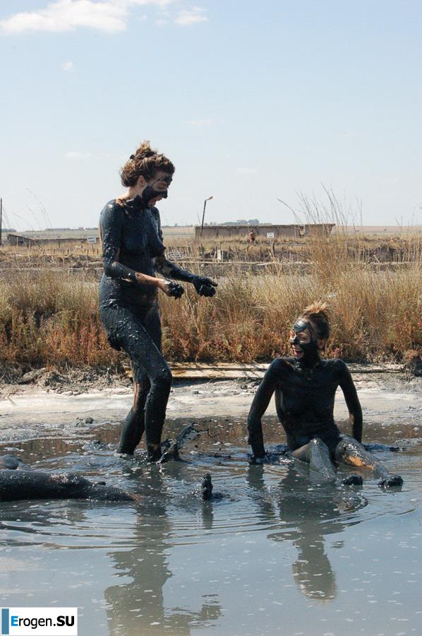 Naked in the Mud. Part 3. Photo 32