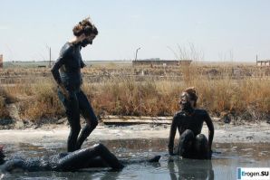 Naked in the Mud. Part 3. Thumb 31