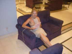 Блонда-эксгибиционистка без сисек. Часть 5. Эскиз 8